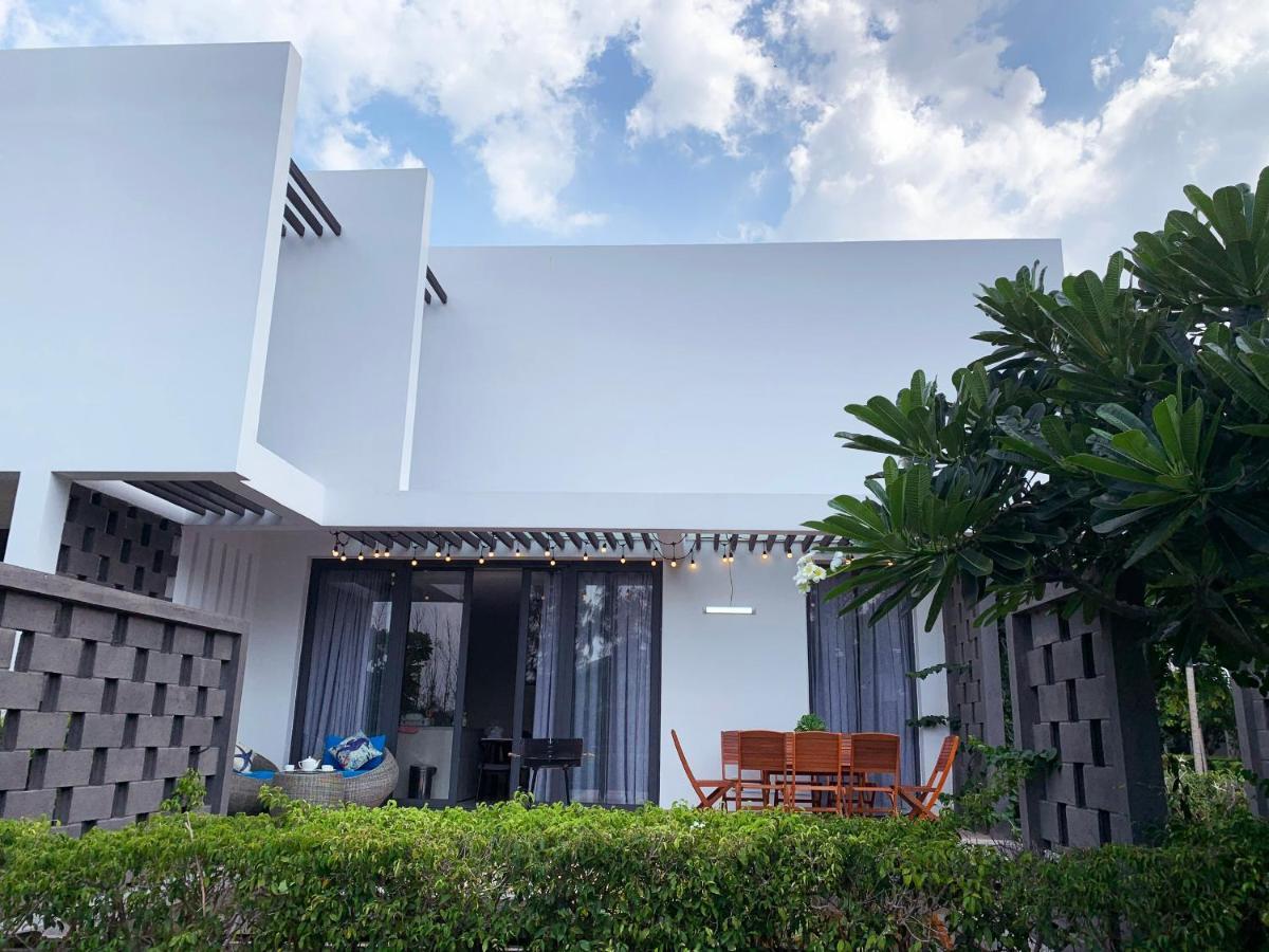 Okinawa Villas And Beach Club - Oceanami Resort Long Hải Exterior foto