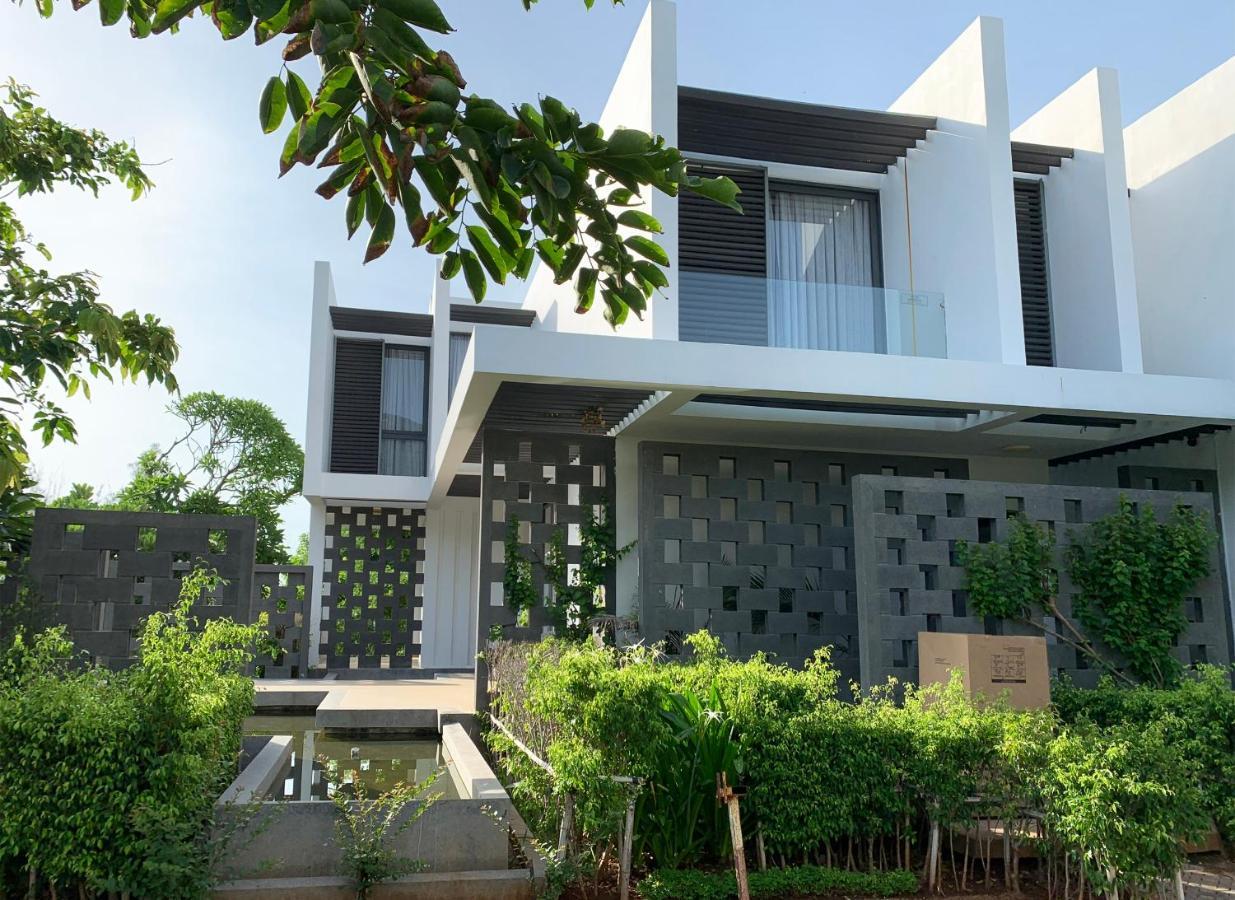 Okinawa Villas And Beach Club - Oceanami Resort Long Hải Exterior foto